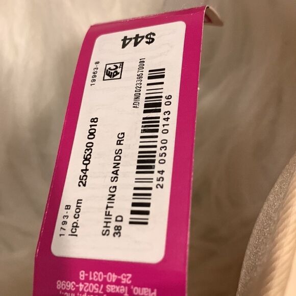Ambrielle lightly lined full figure 38D bra.  New with tags & blush/cream color - Picture 6 of 7